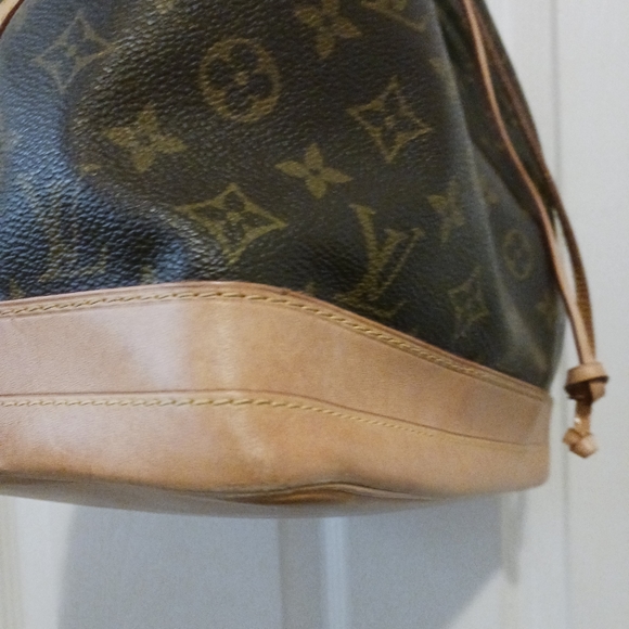 (AUTHENTICATED)Louis Vuitton Shoulder Bag - Picture 8 of 10